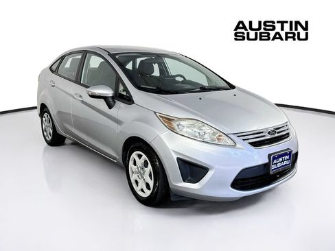 Used 2013 Ford Fiesta SE FWD image 1