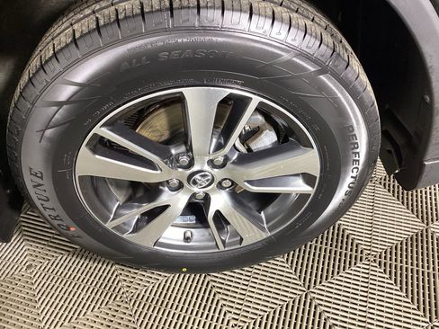 Used 2018 Toyota RAV4 XLE image 7