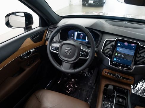 Used 2023 Volvo XC90 T8 Plus image 10