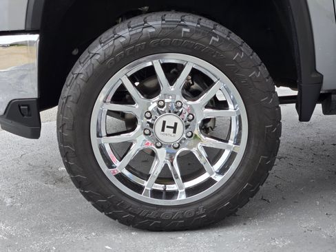 Used 2024 Chevrolet Silverado 2500 LTZ w/ LTZ Convenience Package AWD/4WD image 17