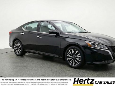 Used 2025 Nissan Altima 2.5 SV image 1
