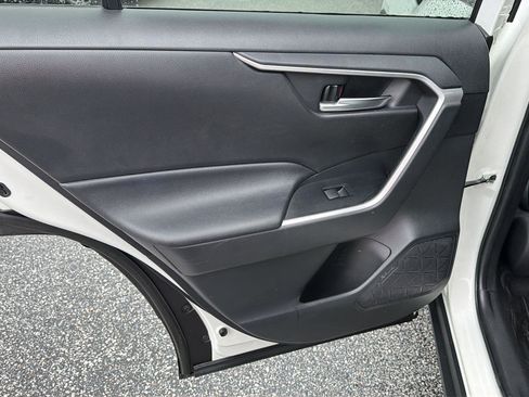 Used 2020 Toyota RAV4 XLE FWD image 16