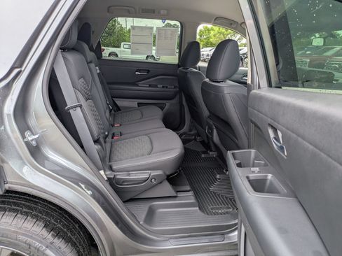 Used 2022 Nissan Pathfinder SV AWD/4WD image 36