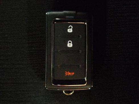 Used 2023 Jeep Grand Cherokee Laredo image 32