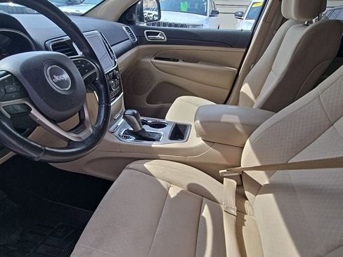 Certified 2022 Jeep Grand Cherokee Laredo E AWD/4WD image 17
