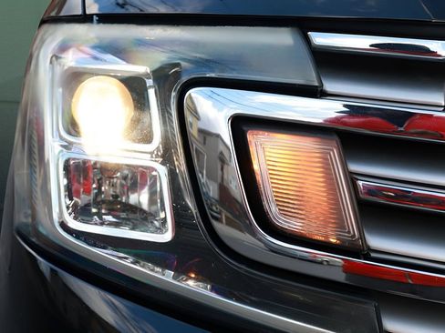 Used 2018 Ford Expedition Limited image 38