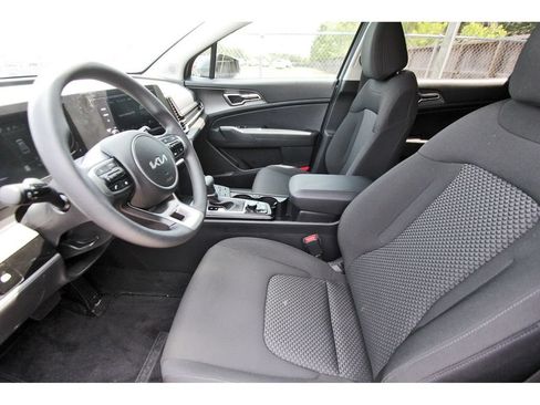 Used 2024 Kia Sportage LX AWD/4WD image 15