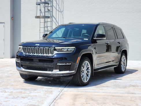 Used 2023 Jeep Grand Cherokee L Summit w/ Advanced Protech Group IV AWD/4WD image 3