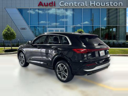 Used 2025 Audi Q5 Premium w/ Convenience Package image 3