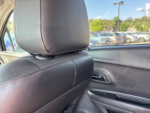 Used 2019 Chevrolet Trax LT w/ LT Convenience Package FWD image 27