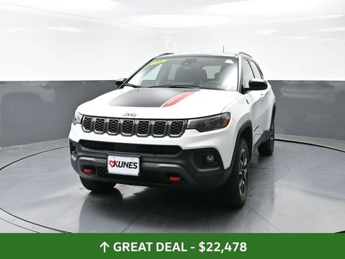 Used 2025 Jeep Compass Trailhawk w/ Trailer Tow Group image 7
