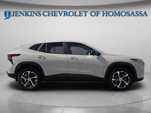 New 2026 Chevrolet Trax RS w/ Driver Confidence Package FWD image 3
