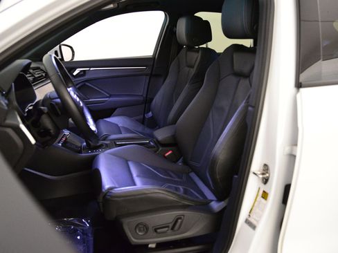 Certified 2023 Audi Q3 2.0T Premium w/ Black Optic Sport Package image 4