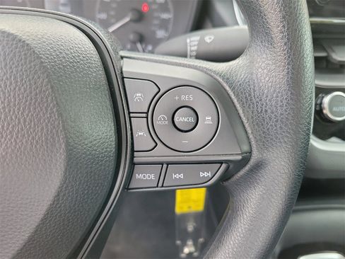 Used 2025 Toyota Corolla LE image 20