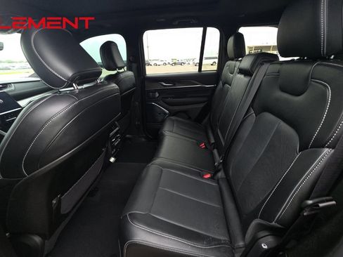 Used 2023 Jeep Grand Cherokee Overland image 12