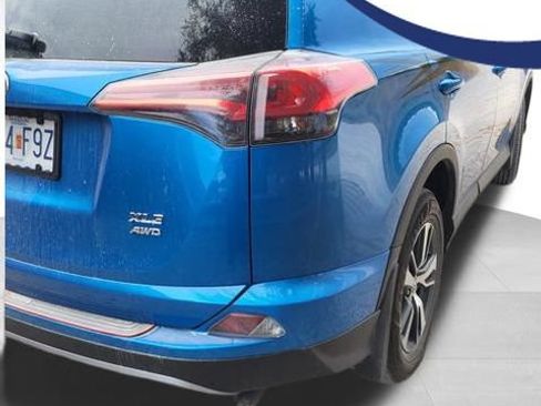 Used 2018 Toyota RAV4 XLE AWD/4WD image 9