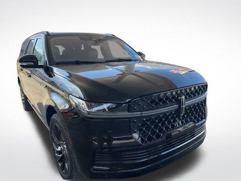 Used 2025 Lincoln Navigator L Reserve w/ Jet Appearance Package image 2