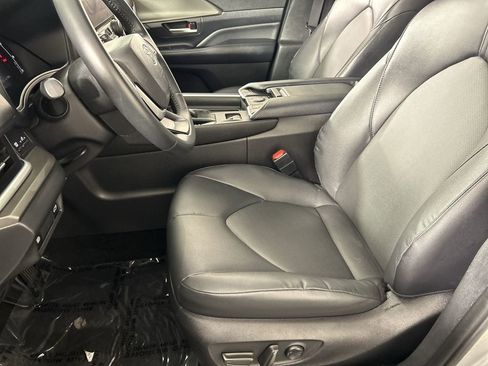 Used 2025 Toyota Grand Highlander AWD image 20