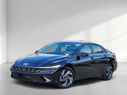 Certified 2025 Hyundai Elantra Sport image 1