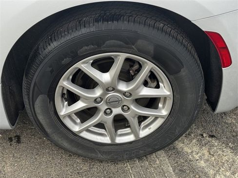 Certified 2024 Chrysler Pacifica Touring-L image 11