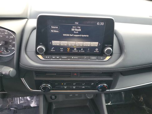 Used 2024 Nissan Rogue S image 15