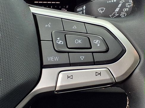 Used 2022 Volkswagen Taos SE image 17