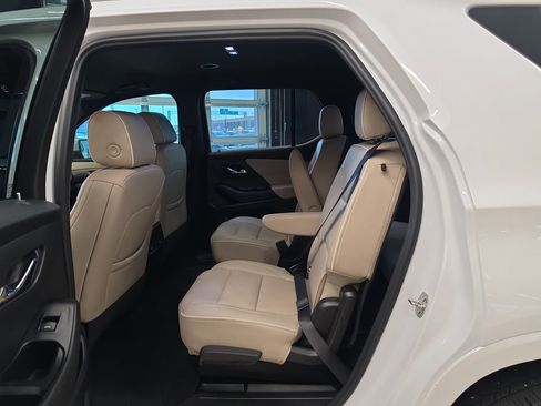 Used 2023 Chevrolet Traverse Premier image 28