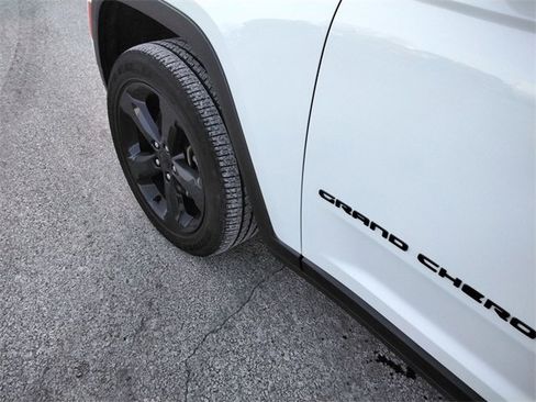 Used 2023 Jeep Grand Cherokee L Laredo image 21