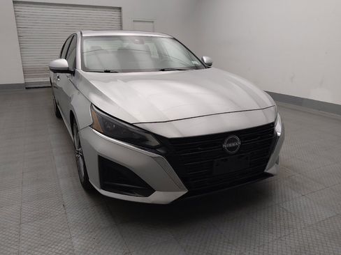 Used 2023 Nissan Altima 2.5 SL FWD image 14
