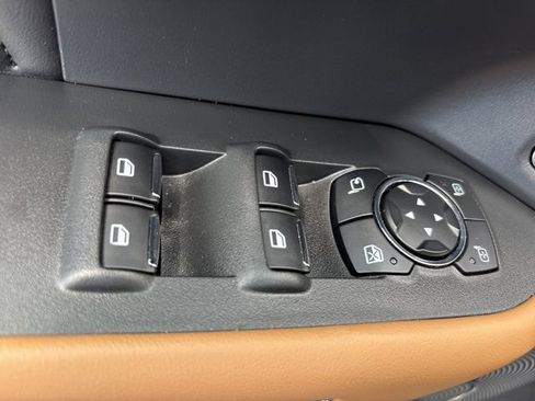 Used 2024 Ford Expedition Platinum AWD/4WD image 27