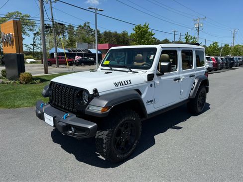 Used 2023 Jeep Wrangler Unlimited w/ Sun & Screen Package AWD/4WD image 7