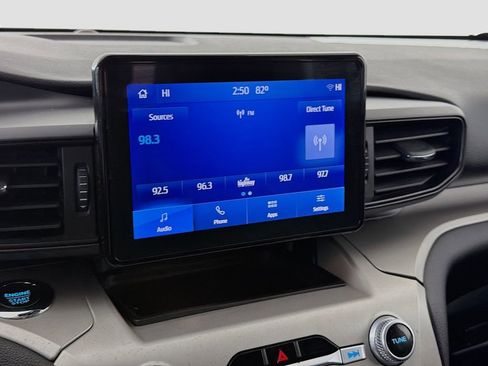 Used 2022 Ford Explorer XLT image 16