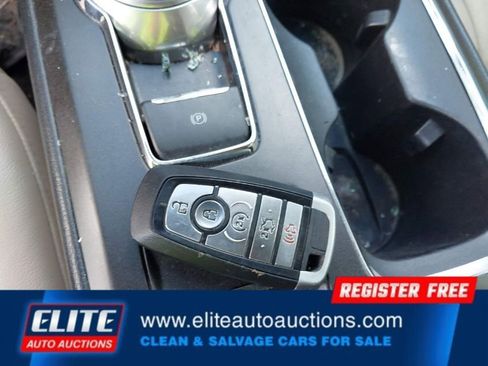 Used 2018 Ford Fusion SE w/ Fusion SE Technology Package image 22