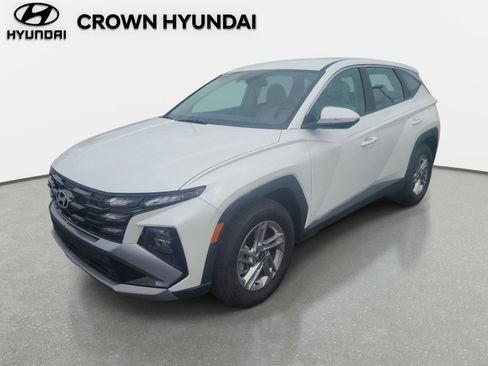 Used 2025 Hyundai Tucson SE FWD image 1