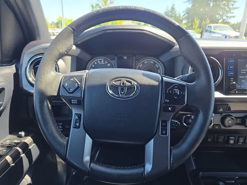 Used 2018 Toyota Tacoma TRD Sport w/ Technology Package AWD/4WD image 19