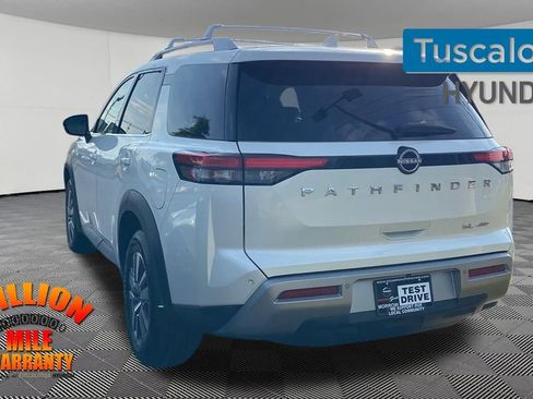 Used 2023 Nissan Pathfinder SL image 5