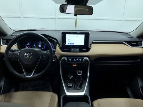 Used 2023 Toyota RAV4 XLE Premium image 14