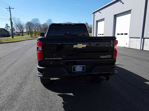 Used 2022 Chevrolet Silverado 2500 High Country w/ Z71 Off-Road Package image 7