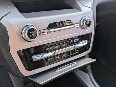 Used 2023 Ford Explorer XLT image 21