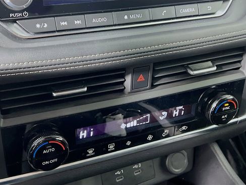 Used 2024 Nissan Rogue SV image 13