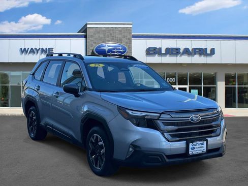 Used 2025 Subaru Forester Premium AWD/4WD image 1