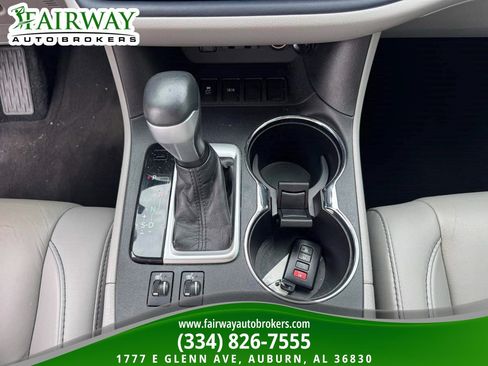 Used 2019 Toyota Highlander XLE FWD image 25
