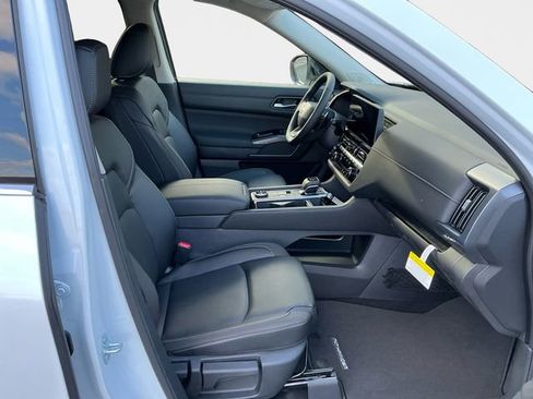 New 2026 Nissan Pathfinder SL image 15