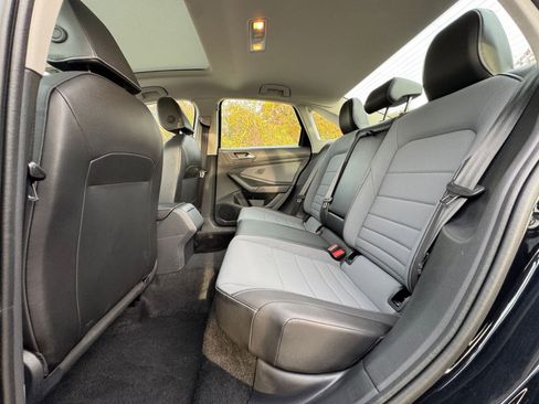 Used 2025 Volkswagen Jetta SE image 21