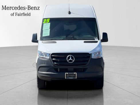 Used 2025 Mercedes-Benz Sprinter 2500 image 9