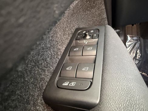 Used 2023 Volvo C40 P8 Recharge Plus image 27