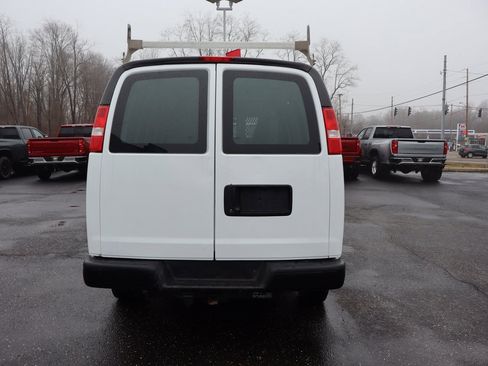 Used 2018 Chevrolet Express 2500 Extended image 26