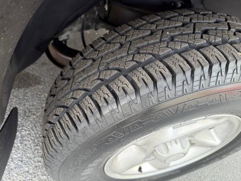 Used 1997 Dodge Ram 1500 Truck 2WD Club Cab image 36