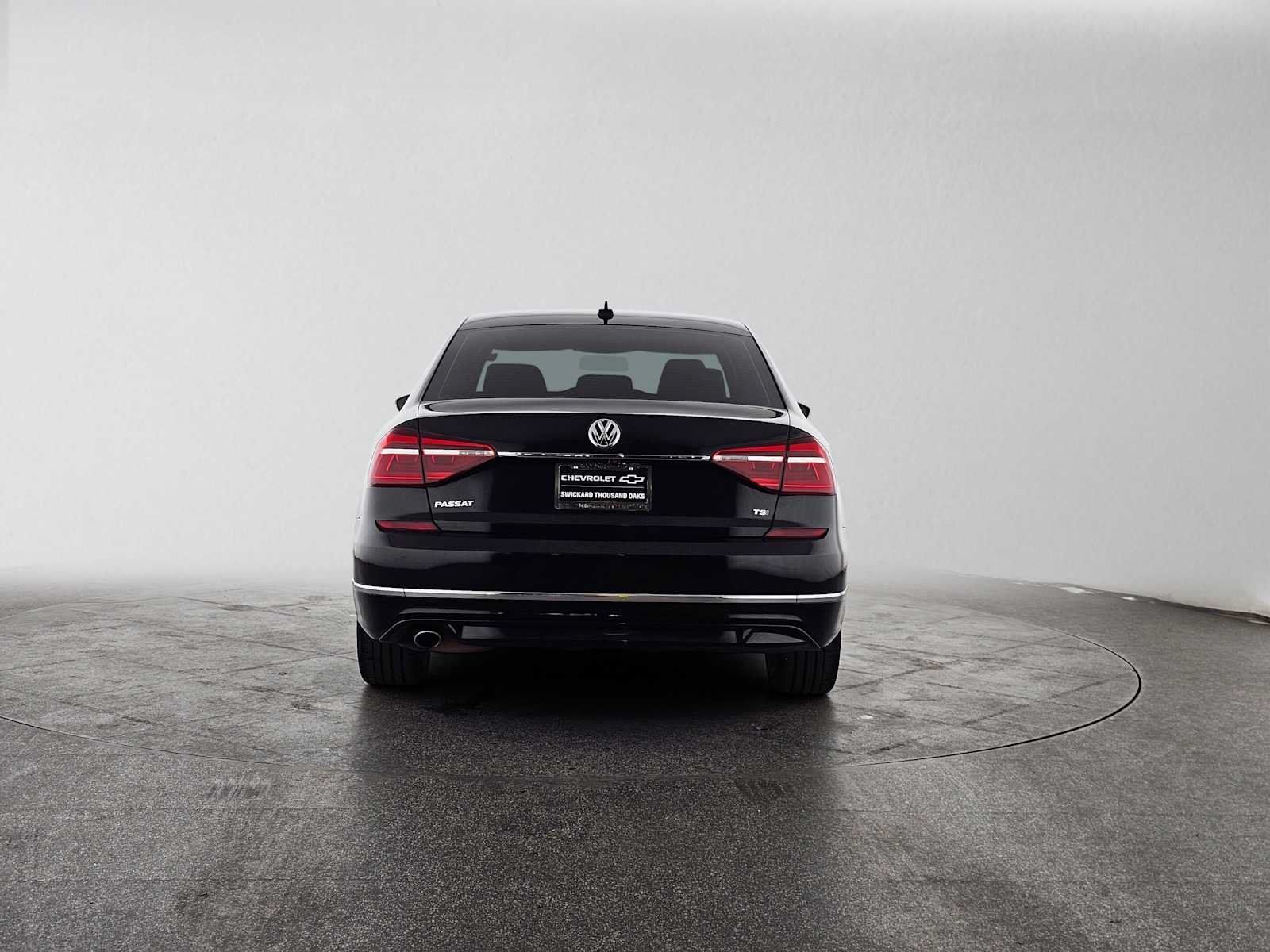 Used 2017 Volkswagen Passat 1.8T R-Line FWD image 4