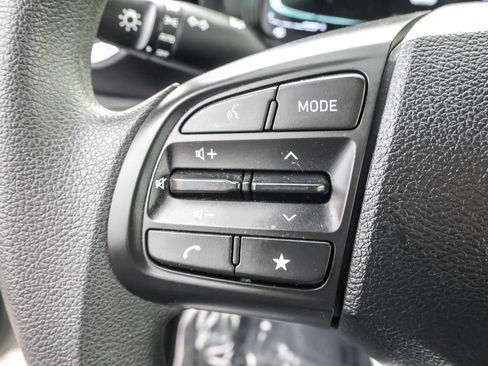 Certified 2023 Hyundai Venue SE image 18